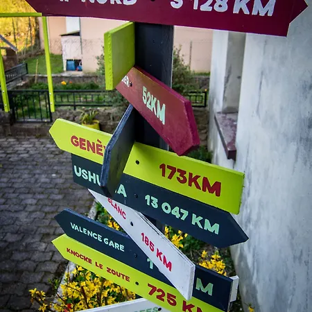 Velo Hostel *