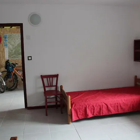 Velo Hostel *