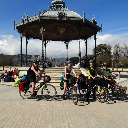 Hostel Velo *
